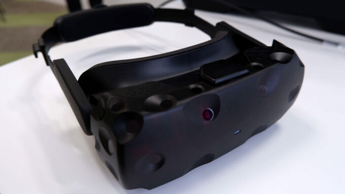 軽さと高画質が光る1台。「arpara VRヘッドセット」体感レビュー 